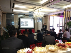 盈一陶瓷2018年媒体见面会发布通体负离子大理石